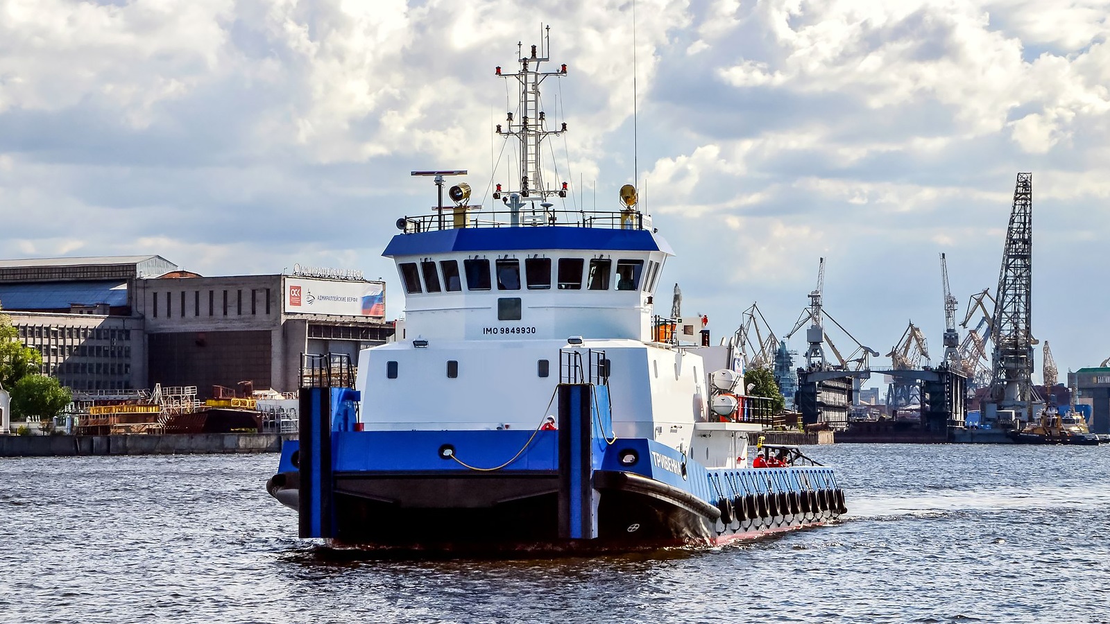 Буксир посейдон. Морвенна судоходная компания. Река-море судоходная компания. Буксир обеспечения Multicat 600-1000.